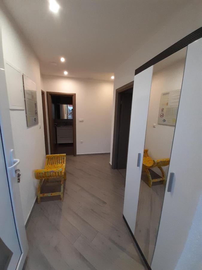 Apartment Lucky With Jacuzzi Trogir Eksteriør bilde