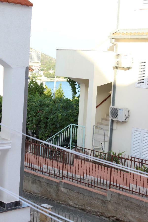 Apartment Lucky With Jacuzzi Trogir Eksteriør bilde
