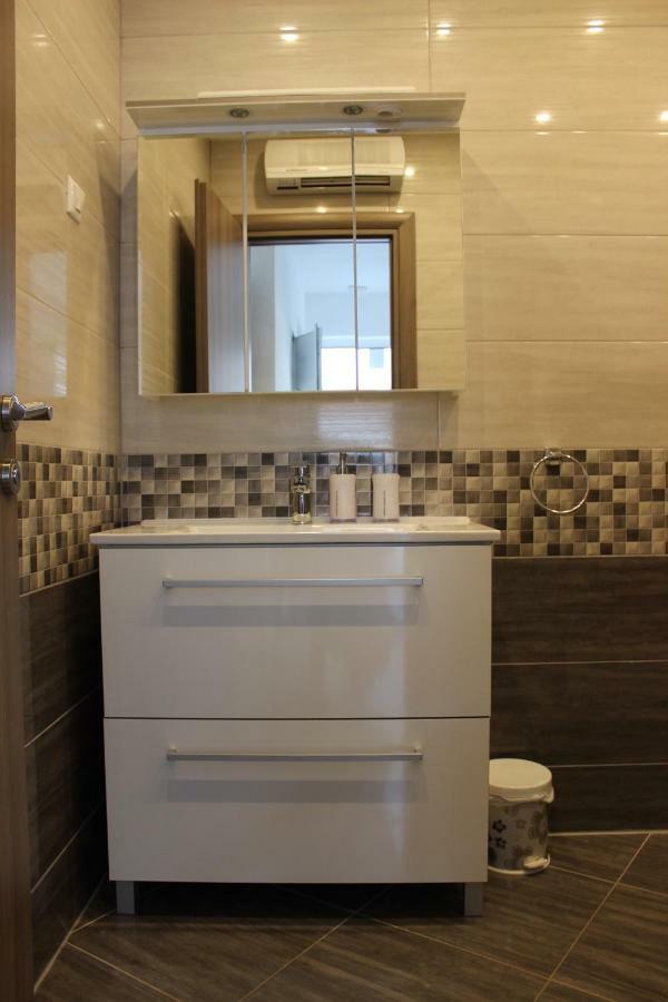 Apartment Lucky With Jacuzzi Trogir Eksteriør bilde