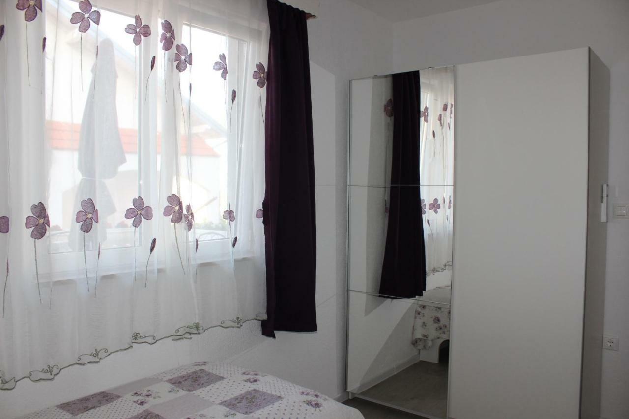 Apartment Lucky With Jacuzzi Trogir Eksteriør bilde