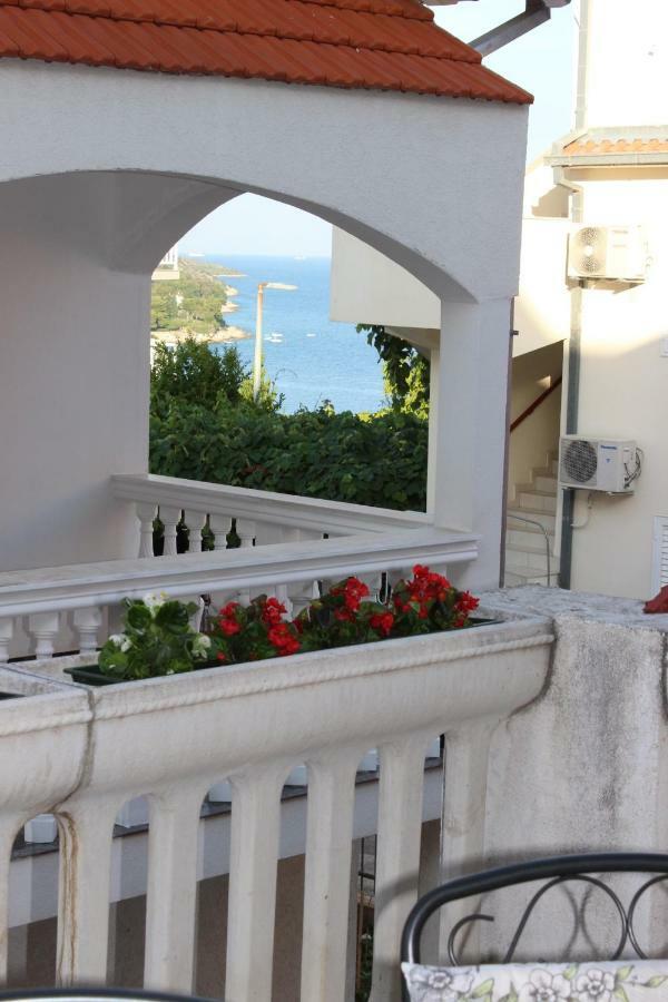 Apartment Lucky With Jacuzzi Trogir Eksteriør bilde