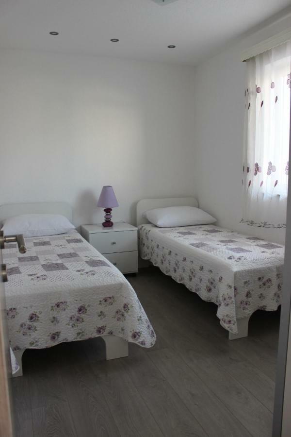 Apartment Lucky With Jacuzzi Trogir Eksteriør bilde